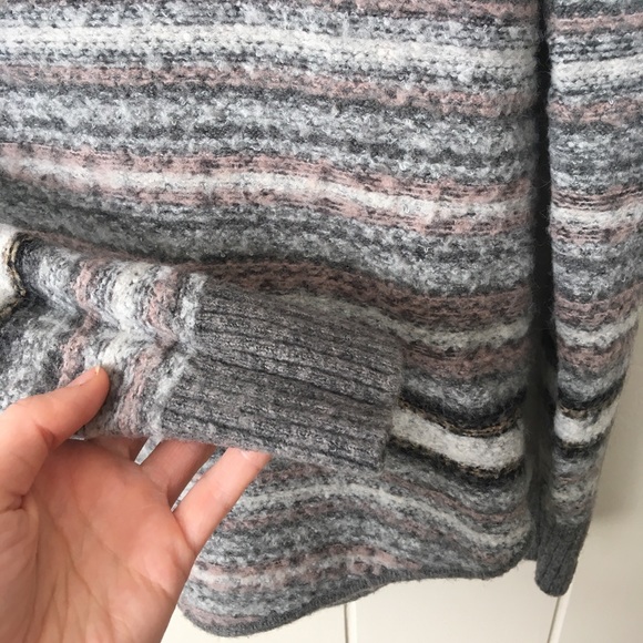 American Eagle Mock Neck - Picture 8 of 8